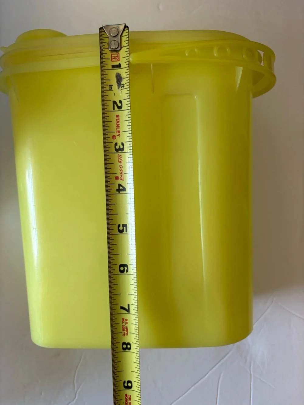 Tupperware Vintage Beverage Buddy With Handle 2 QT Yellow 587-1